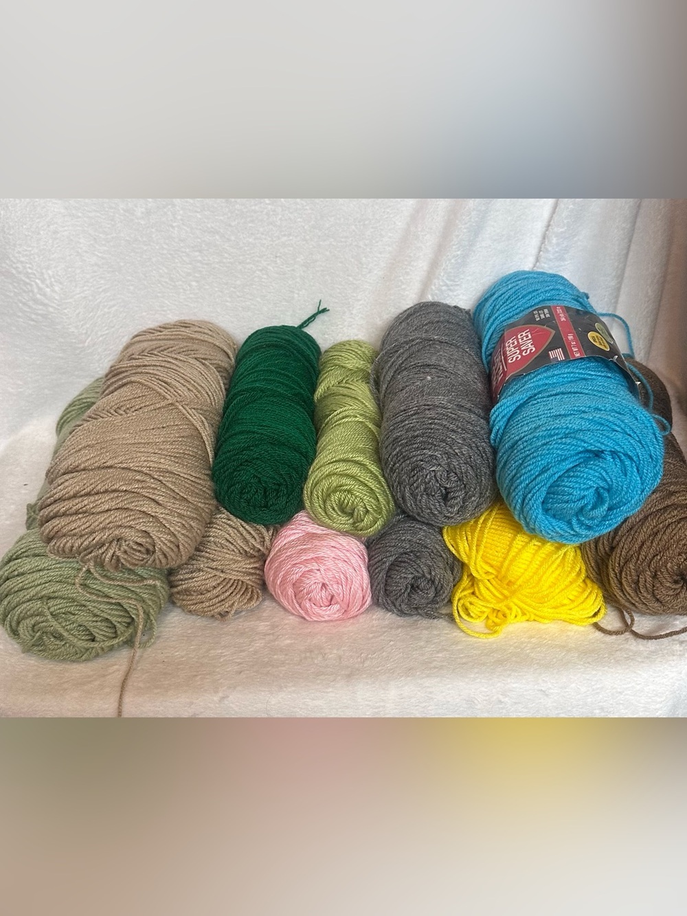 Y-05 Acrylic Yarn Bundle - Assorted Colors-Doing season change cleaning.